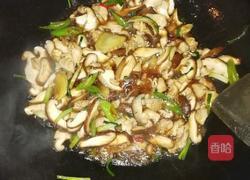 香菇片炒鸡肉的做法图解8