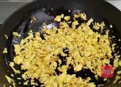 韭菜锅巴鸡蛋饺子的做法图解1