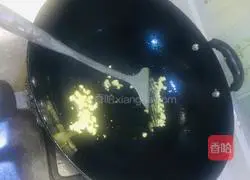 Illustration of how to stir-fry green beans with shredded green and red peppers (Peerless Double Peppers vs.Green Forest Heroes) 5