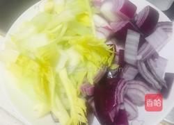 西芹洋葱炒鸡蛋的做法图解2