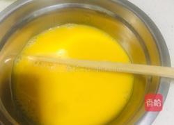 西芹洋葱炒鸡蛋的做法图解3