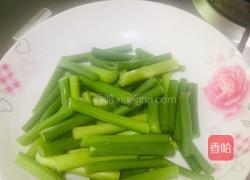 蒜薹炒牛肉丝的做法图解1