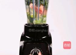 凤梨甘蓝绿果昔的做法图解3