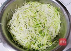 炝拌白萝卜丝的做法图解2