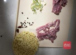 雪菜肉丝面的做法图解1