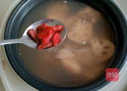 枸杞莲藕排骨汤的做法图解12