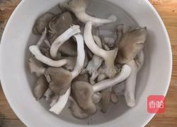 养生菌菇豆腐汤的做法图解2