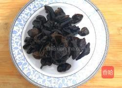 茭白木耳鸡汤的做法图解2