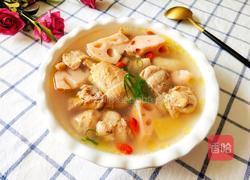 莲藕炖鸡汤的做法图解1