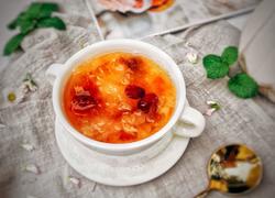 养颜润肺汤（蔓越莓桃胶银耳雪梨汤）