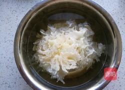 红枣桂圆双耳汤的做法图解2