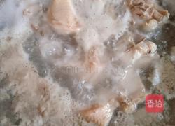 红枣山药煲鸡汤的做法图解2