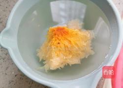 银耳百合雪梨红枣汤的做法图解2