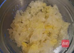 银耳百合雪梨红枣汤的做法图解3