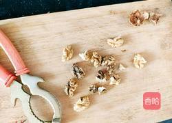 核桃芝麻养生汤的做法图解4