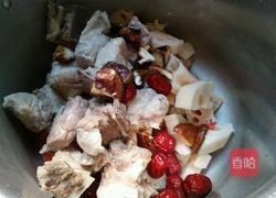 香菇胡萝卜莲藕排骨汤的做法图解8