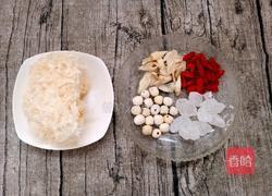 火龙果银耳莲子汤的做法图解1