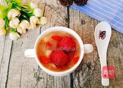 Illustration of how to make dragon fruit, white fungus and lotus seed soup 12