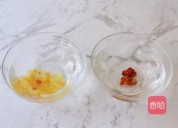 桃胶皂角米炖牛奶的做法图解2