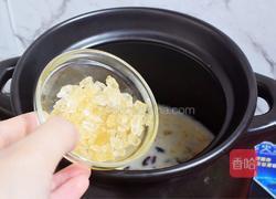 桃胶皂角米炖牛奶的做法图解11