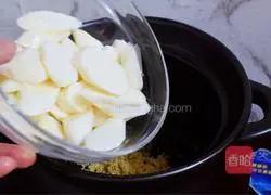 Illustration of how to make millet red medicine porridge 4