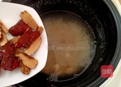 红枣莲子银耳汤的做法图解11