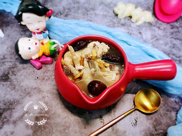 黄芪当归土鸡汤