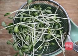 蟹柳豆芽汤的做法图解4