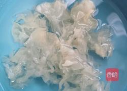 桃胶银耳薏米汤的做法图解3