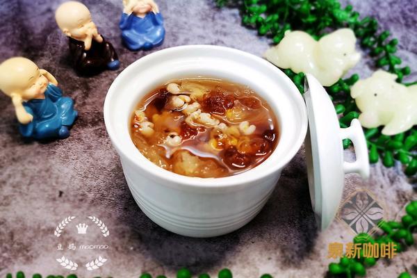桃胶银耳薏米汤