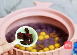 Illustration of making two-color dumplings with brown sugar and fermented rice 11