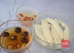 Illustration of how to make bamboo fungus stewed with chicken soup 2