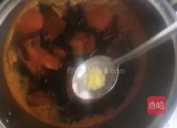 Illustration of how to make tomato, seaweed and egg drop soup 8