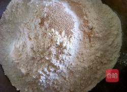 猪肉大葱馅包子的做法图解1