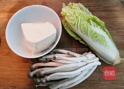 蟹味菇白菜豆腐汤的做法图解1