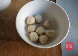 娃娃菜海鲜菇丸子汤的做法图解6