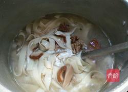 香菜鸭肉宽面的做法图解10
