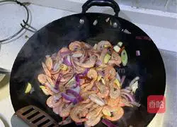Illustration of how to make spicy shrimp 5