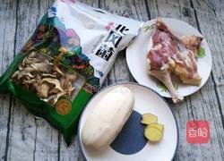 莲藕鸭腿煲的做法图解1