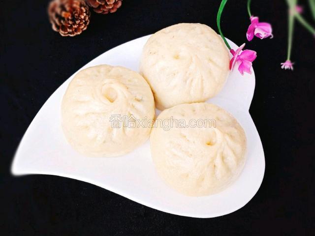 美味的茴香肉馅包子上桌喽！