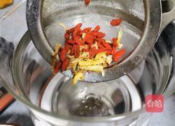 当归红枣枸杞汤的做法图解5