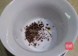 Illustration of how to make saffron podophyllum soup 1