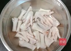 花生红枣鸡爪汤的做法图解3