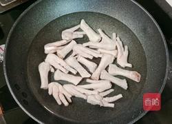 花生红枣鸡爪汤的做法图解4