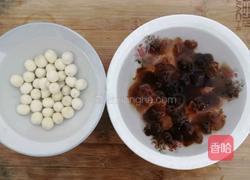 莲子桃胶红薯汤的做法图解1