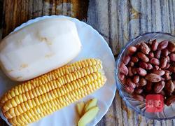 玉米莲藕花生筒骨汤的做法图解2