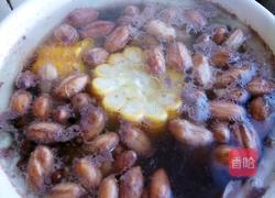 玉米莲藕花生筒骨汤的做法图解9