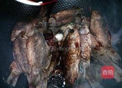 黄豆焖小酥鱼的做法图解7
