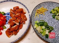 酸辣肥肠的做法图解1