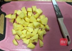香煎土豆香肠块的做法图解2